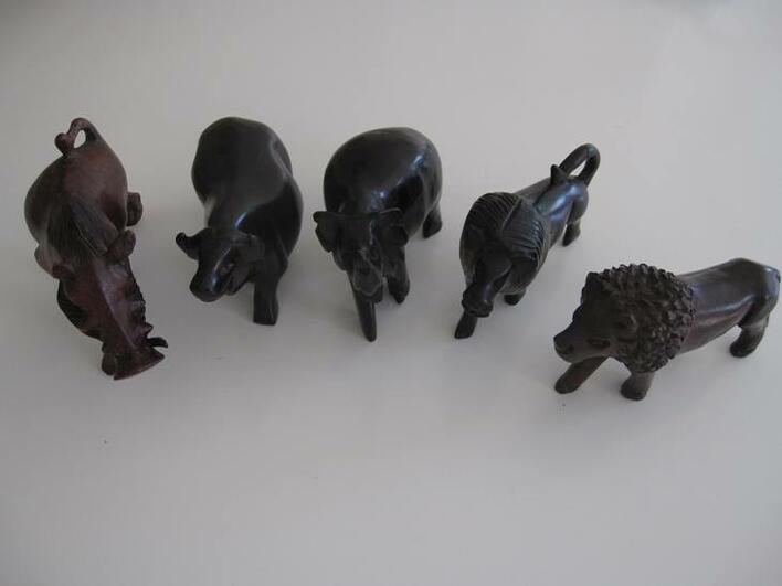 Lion - ebony